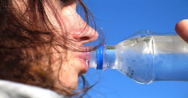 If You’re Carrying the Same Plastic Bottle Yesterday, Then You Might Be Gulping Some UNHEALTHY STUFF! Here are 3 Reasons Why You Should Only Use Them ONCE!
